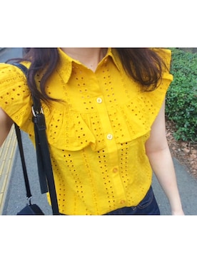 「SLY（スライ）のCAPELET FRILL ノースリBLOUSE（シャツ/ブラウス、イエロー系）」を使った、mizukittyさん（レディース・161cm）の夏コーディネート