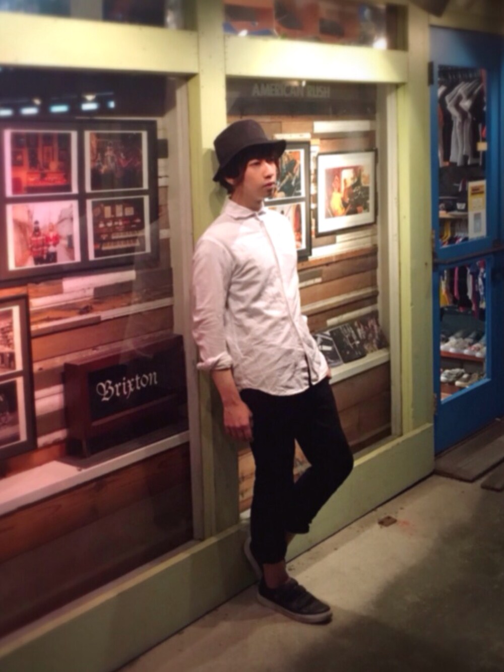 「夏、シンプル、スニーカー、大人カジュアル、バンドマン」｜「URBAN RESEARCH DOORS MENSのDOORS Linen LONG-SLEEVE Shirts（シャツ/ブラウス、ホワイト系）」を使った、KIYONOさん（メンズ・173cm）の夏コーディネートの1枚目の写真