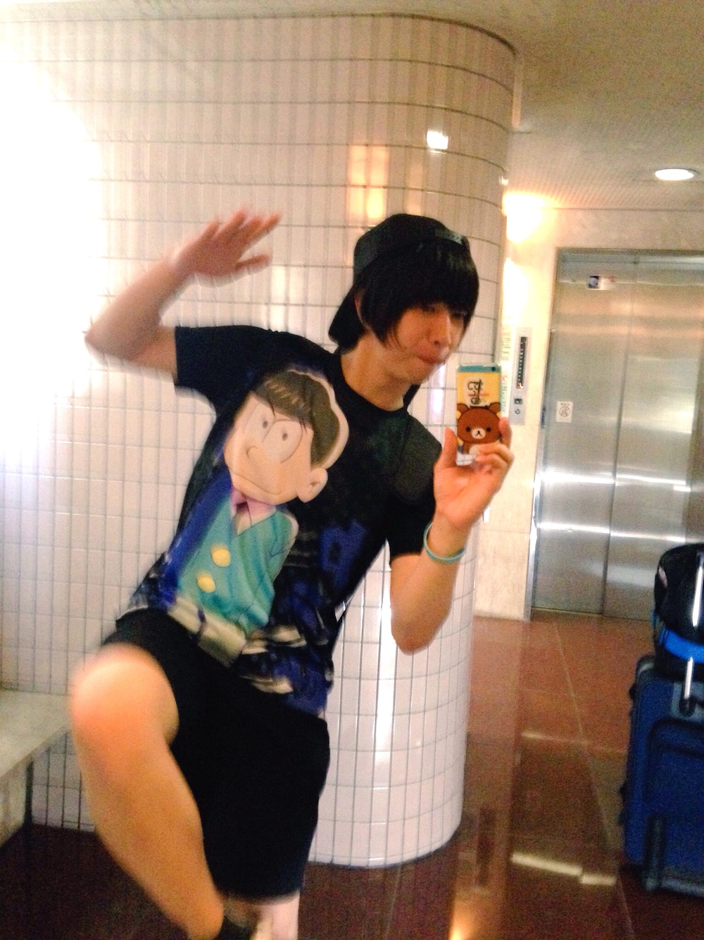 「カラ松、おそ松さん、アニメ大好きです、バンド、バンドマン、ビッグシルエット、ストリート、ハーフパンツ、セクシー」｜「カラ松のアイテム（Tシャツ/カットソー、ブラック系）」を使った、KIYONOさん（メンズ・173cm）の夏コーディネートの1枚目の写真