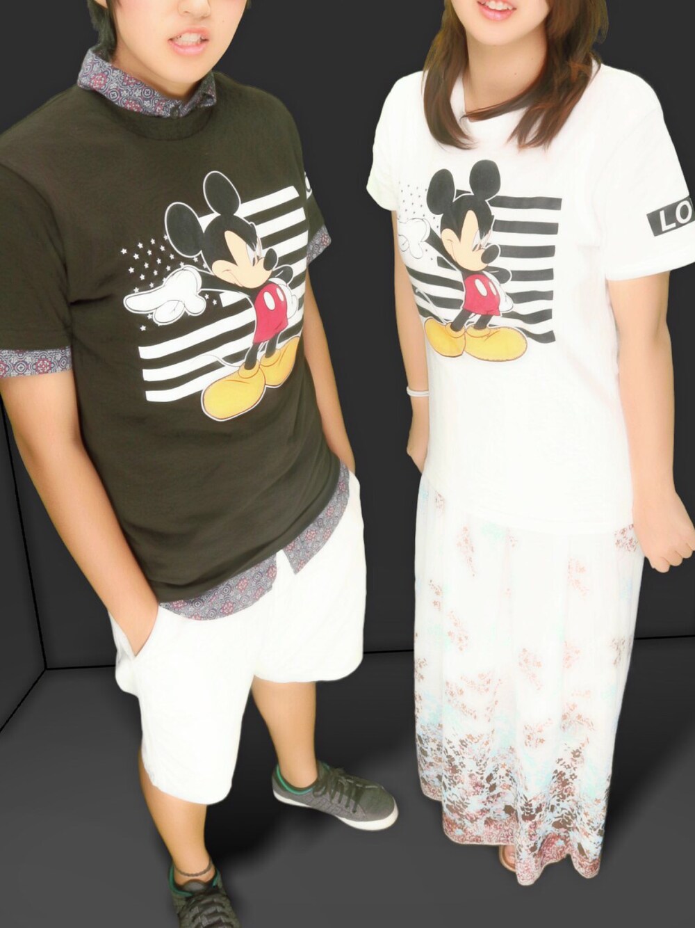「おそろいコーデ、ミッキー」｜「adidasのアイテム（スニーカー、グリーン系）」を使った、たさん（メンズ・166cm）の秋コーディネートの1枚目の写真