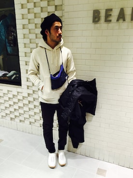 「アイテム（ボディバッグ/ウエストポーチ、ブルー系）」を使った、YASUHIRO さん（メンズ・170cm）の冬コーディネート