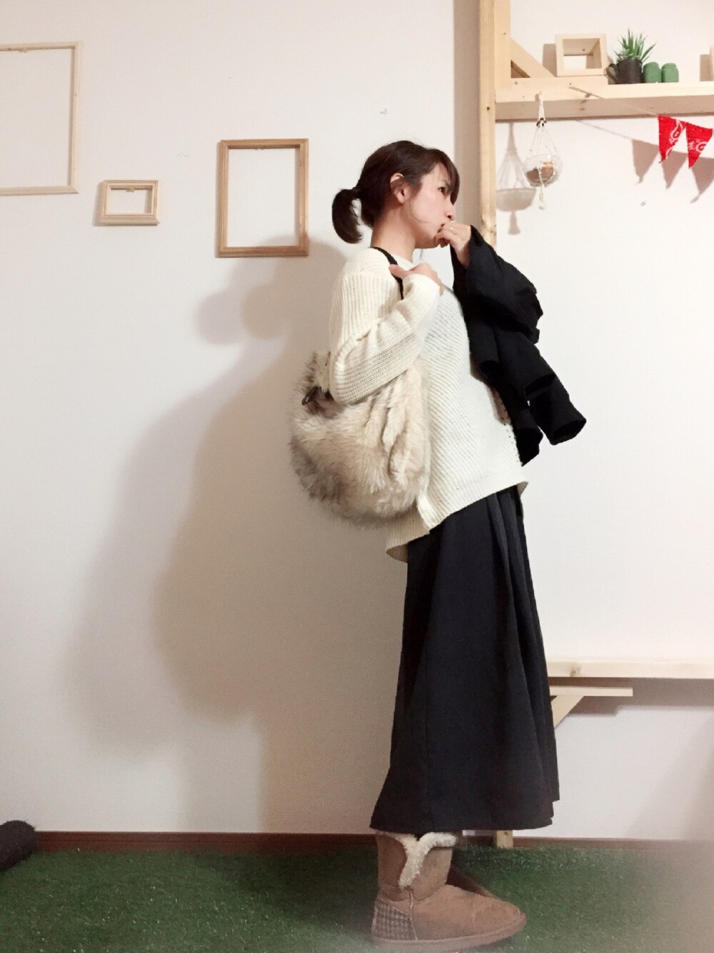 「オトナカジュアル、ゆるコーデ、ガウチョパンツ、ピーチスキン、ムートンブーツ、MA-1、モノトーン、仕事着、着まわし、シンプル」｜「H&Mのアイテム（ハンドバッグ、ベージュ系）」を使った、タカノンさん（レディース・170cm）の秋コーディネートの1枚目の写真