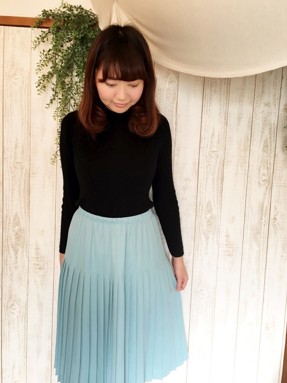 「春、春コーデ、プリーツスカート、グリーン、ファーコート、愛はWEARを救うキャンペーン」｜「GUのアイテム（ニット/セーター、ブラック系）」を使った、Myaさん（レディース・168cm）の冬コーディネートの1枚目の写真
