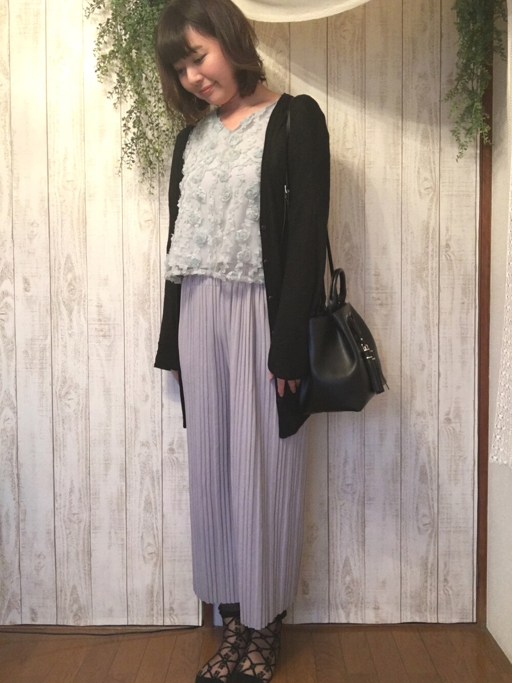 「パンツスタイル、プリーツ、ガウチョパンツ、淡い、グリーン、グレー、レース、愛はWEARを救うキャンペーン」｜「VINTAGEのアイテム（Tシャツ/カットソー、グリーン系）」を使った、Myaさん（レディース・168cm）の春コーディネートの1枚目の写真