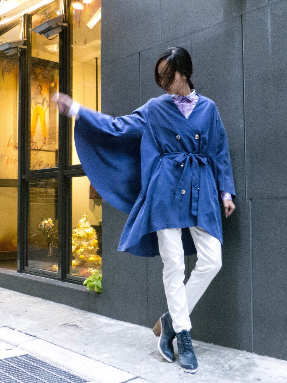 「台北市大同區赤峰街25號」｜「CHENG PAI CHENGのアイテム（その他アウター、ブルー系）」を使った、lorachen2022さん（レディース・170cm）の冬コーディネートの1枚目の写真
