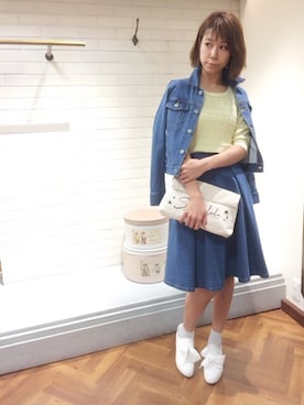 「Supreme.La.La.（シュープリームララ）のアイテム（クラッチバッグ）」を使った、Harei Arakawaさん（レディース・168cm）の春コーディネート