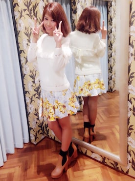 「花柄 スカート」｜「アイテム（その他シューズ）」を使った、Harei Arakawaさん（レディース・168cm）の秋コーディネート