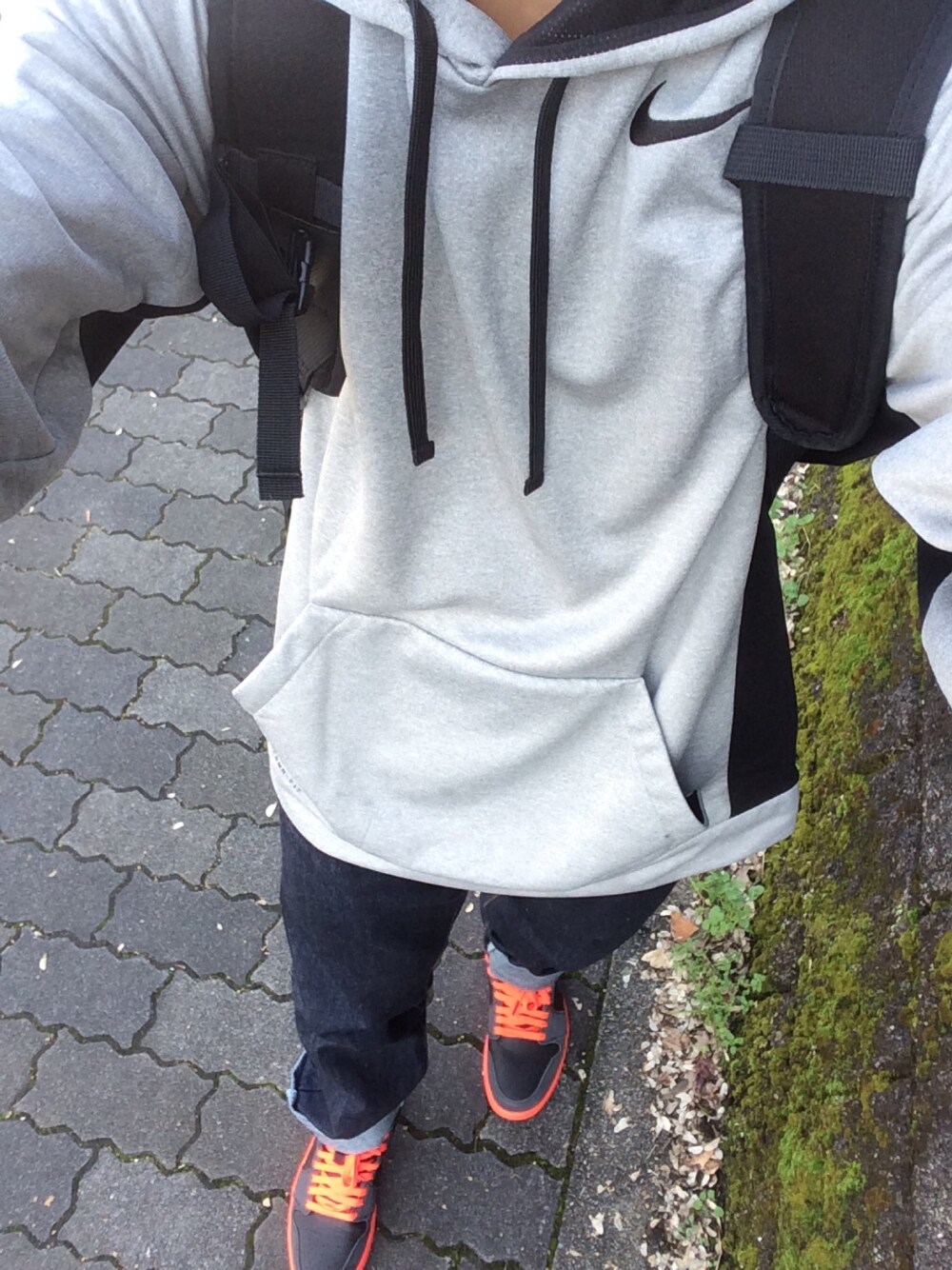 「ナイキ、NIKE、NIXON、AIR JORDAN、秋のコーデ、パーカー」｜「BEAMS BOYのNIKE / テックフリース フーディ (683799)（パーカー、グレー系）」を使った、Kobayashi Shuyaさん（メンズ・170cm）の秋コーディネートの1枚目の写真