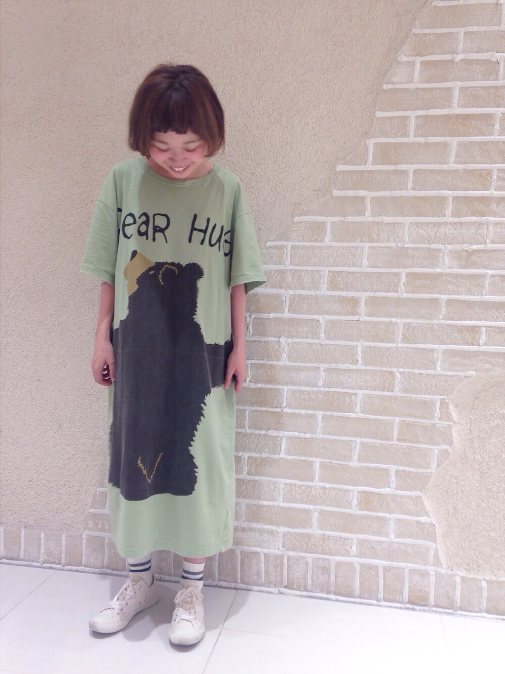 「ラインソックス、ワンピース、くまさん、スニーカー、Moonstar、お気に入りのTシャツ、くすみカラー、ビックT」｜「靴下屋のアイテム（ソックス/靴下、ホワイト系）」を使った、こうの せいかさん（レディース・152cm）の夏コーディネートの1枚目の写真