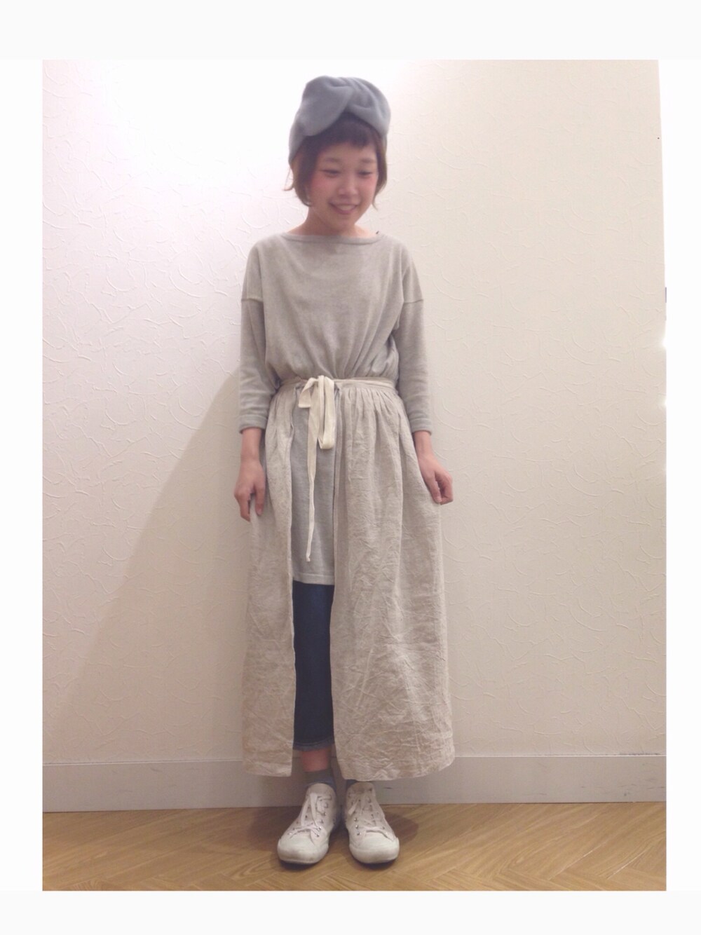 「五本指ソックス、カフェスタイル、デニム、巻きスカート、evam eva、BEAMS、ｂｕｌｌｅ　ｄｅ　ｓａｖｏｎ、Moonstar」｜「靴下屋のアイテム（ソックス/靴下、ブルー系）」を使った、こうの せいかさん（レディース・152cm）の秋コーディネートの1枚目の写真