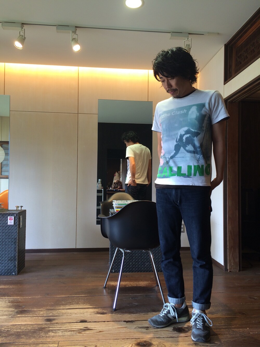 「ユニクロ、ダブルタップス、ニューバランス、クラッシュ、デニム、シンプル」｜「UNIQLOのアイテム（Tシャツ/カットソー、ホワイト系）」を使った、casa2011さん（メンズ・175cm）の夏コーディネートの1枚目の写真
