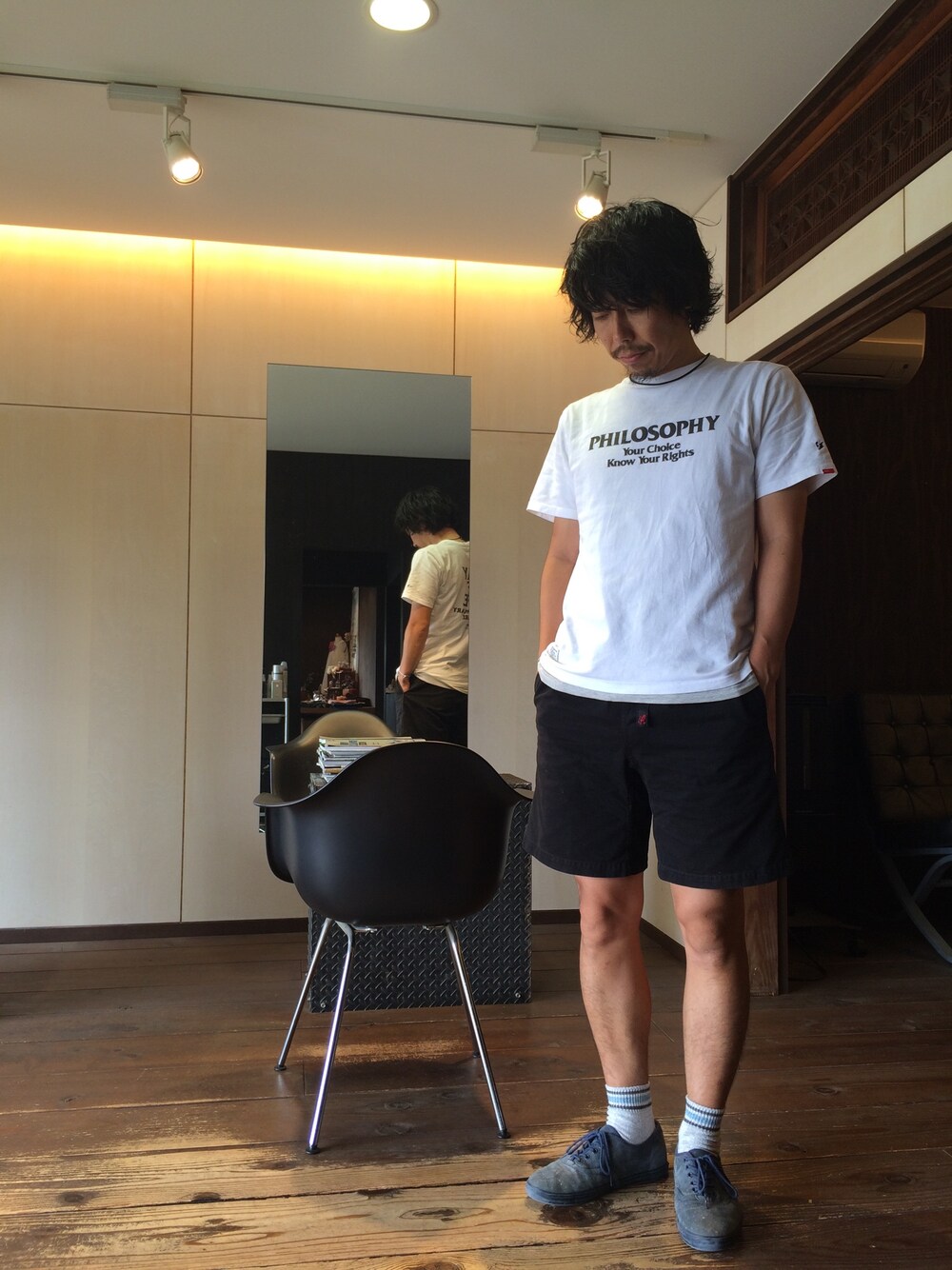 「夏コーデ、ショートパンツ、ショーツ、シンプル、ダブルタップス、グラミチ、GRAMICCI、VANS、バンズ」｜「WTAPSのアイテム（Tシャツ/カットソー、ホワイト系）」を使った、casa2011さん（メンズ・175cm）の夏コーディネートの1枚目の写真