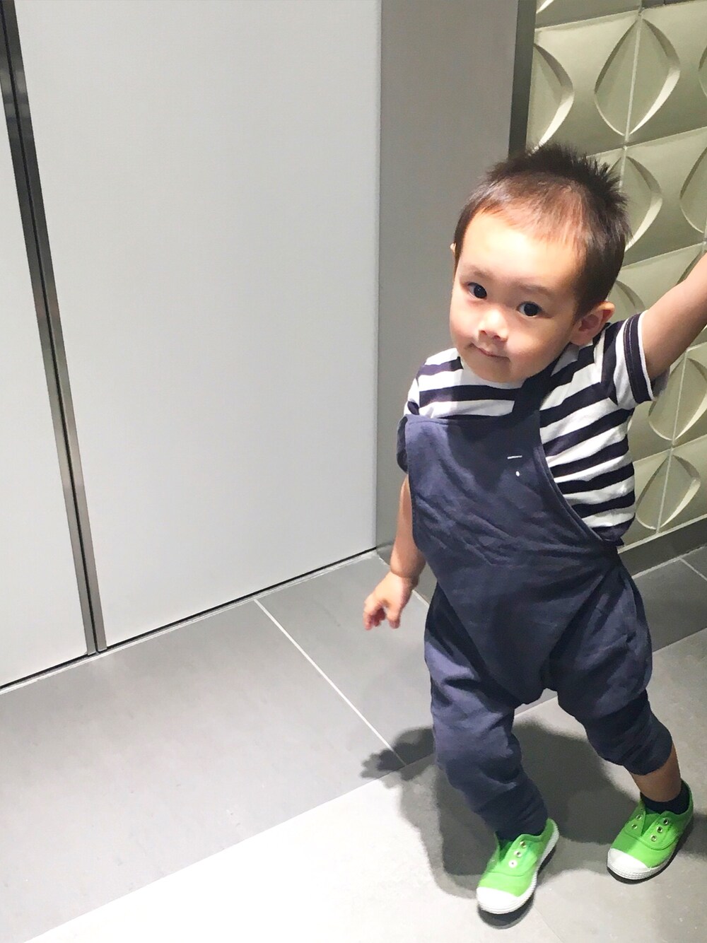「モノトーン、キッズコーデ、kids、シンプルコーデ、kidsfashion、無印良品、シエンタ、cienta」｜「無印良品のアイテム（Tシャツ/カットソー、その他）」を使った、sou622さん（キッズ・90cm）の春コーディネートの1枚目の写真