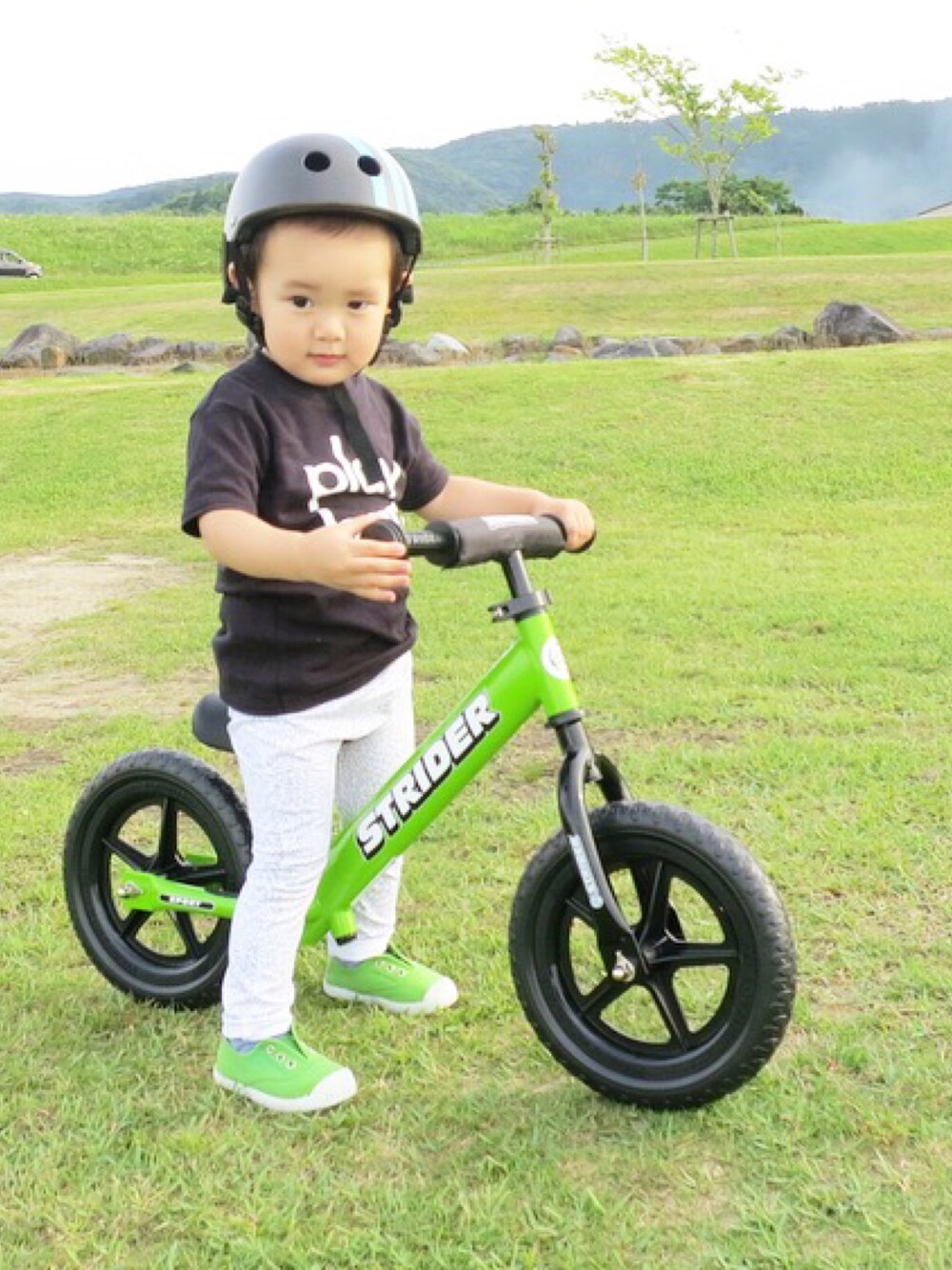 「Nor-Folk、tinycottons、cienta、キッズコーデ、シンプルスタイル、むすこーで、モノトーンコーデ、kidsfashion」｜「nor-folkのアイテム（Tシャツ/カットソー、ブラック系）」を使った、sou622さん（キッズ・90cm）の夏コーディネートの1枚目の写真