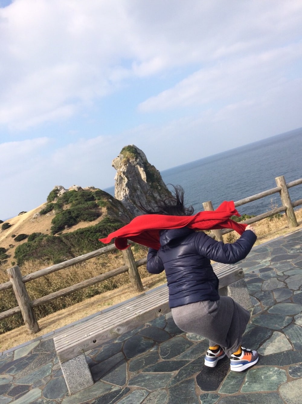 「minoのアイテム（ストール/ショール、レッド系）」を使った、ngsさん（レディース・153cm）の冬コーディネートの1枚目の写真