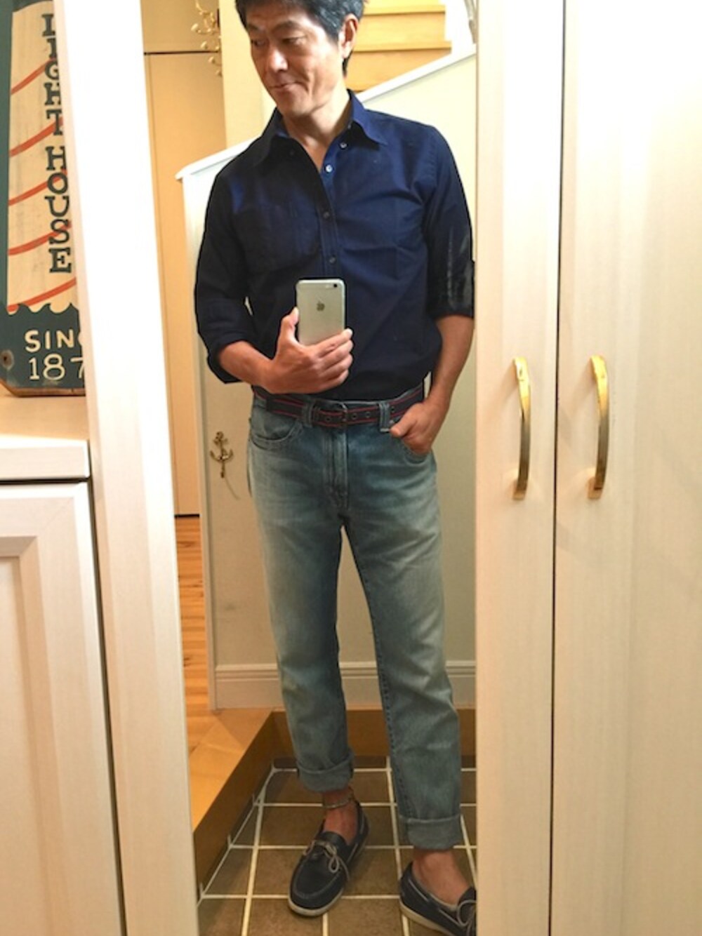 「デニム、デニムパンツ、ボタンダウンシャツ、デッキシューズ、オックスフォード、アンクレット、BLUE BLUE、sebago、iPhone6plus、Keisukeokunoya」｜「Keisuke okunoyaのオックスフォードシャツ（シャツ/ブラウス、ブルー系）」を使った、vmdlighthouseさん（メンズ・178cm）の春コーディネートの1枚目の写真