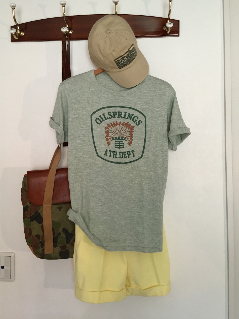 「キャップ、チャンピオン、Tシャツ、Champion、rrl、短パン、イラストT、ダブルアールエル、Keisuke Ｏkunoya、短パン社長」｜「Keisuke okunoyaのコーデュロイのショートパンツ（その他パンツ、イエロー系）」を使った、vmdlighthouseさん（メンズ・178cm）の夏コーディネートの1枚目の写真