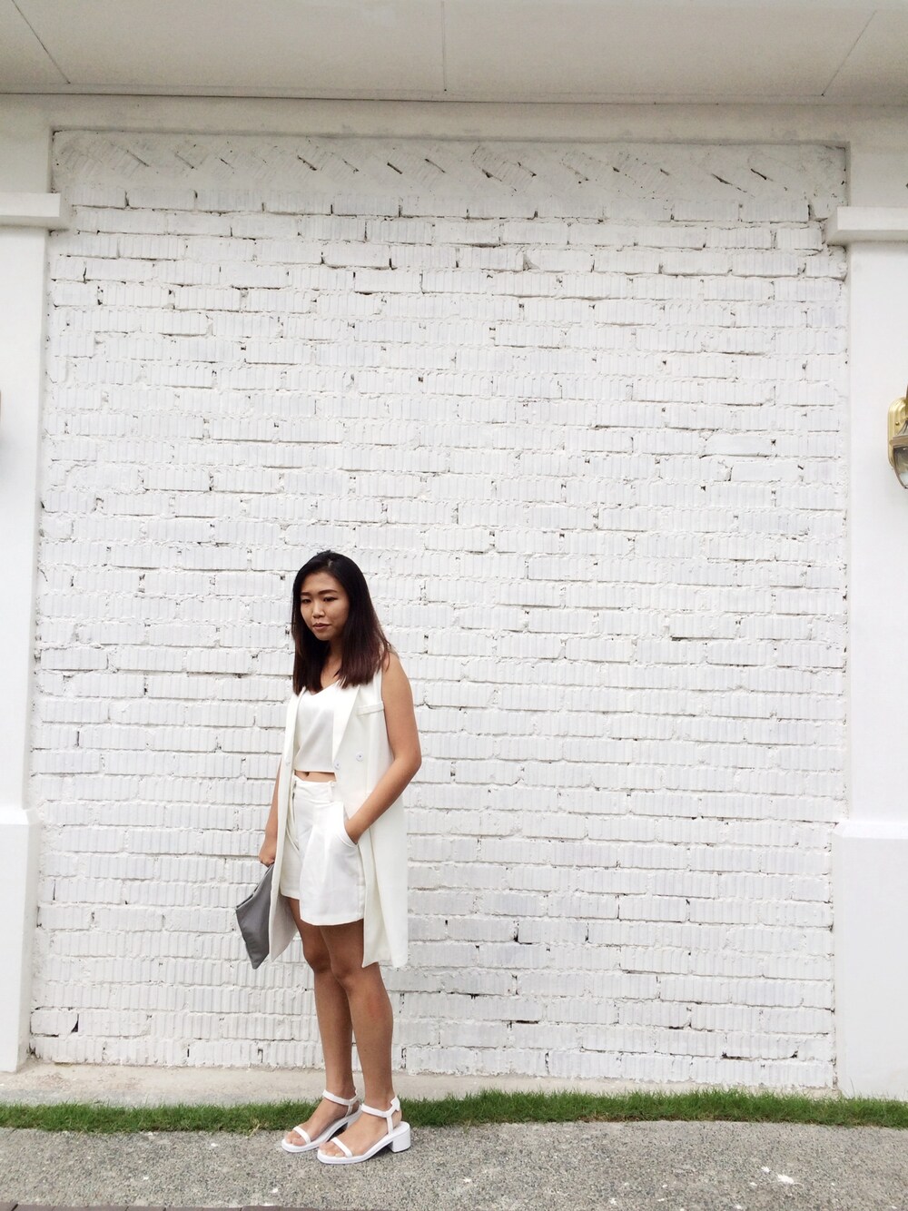 「allwhiteeverything」｜「unknown brandのアイテム（ダウンベスト、ホワイト系）」を使った、wanyeeさん（レディース・155cm）の夏コーディネートの1枚目の写真