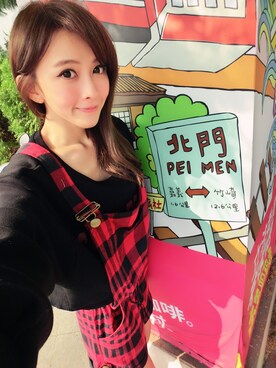 「MANGO（マンゴ）のアイテム（サロペット/オーバーオール）」を使った、Abby 馮媛甄さん（レディース・160cm）の冬コーディネート