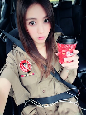 「アイテム（ミリタリージャケット、ブラウン系）」を使った、Abby 馮媛甄さん（レディース・160cm）の冬コーディネート