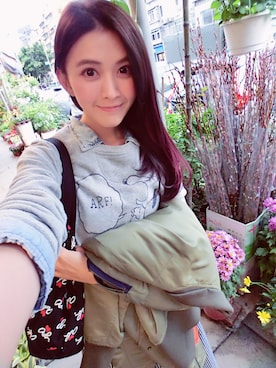 「BEAMS（ビームス）のアイテム（デニムスカート）」を使った、Abby 馮媛甄さん（レディース・160cm）の春コーディネート