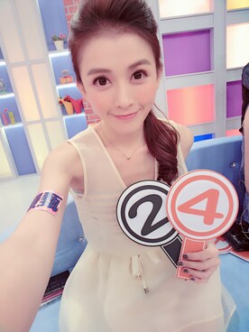 「アイテム（チュニック、ベージュ系）」を使った、Abby 馮媛甄さん（レディース・160cm）の夏コーディネート