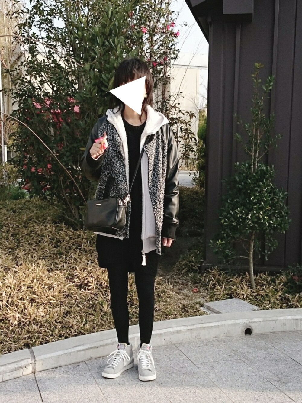 「ウルフカット、古着、ユニクロ、GU、NIKE、ブレザー、blazer、黒、ニット」｜「NIKEのアイテム（スニーカー、シルバー系）」を使った、ゆータロスさん（レディース・158cm）の冬コーディネートの1枚目の写真