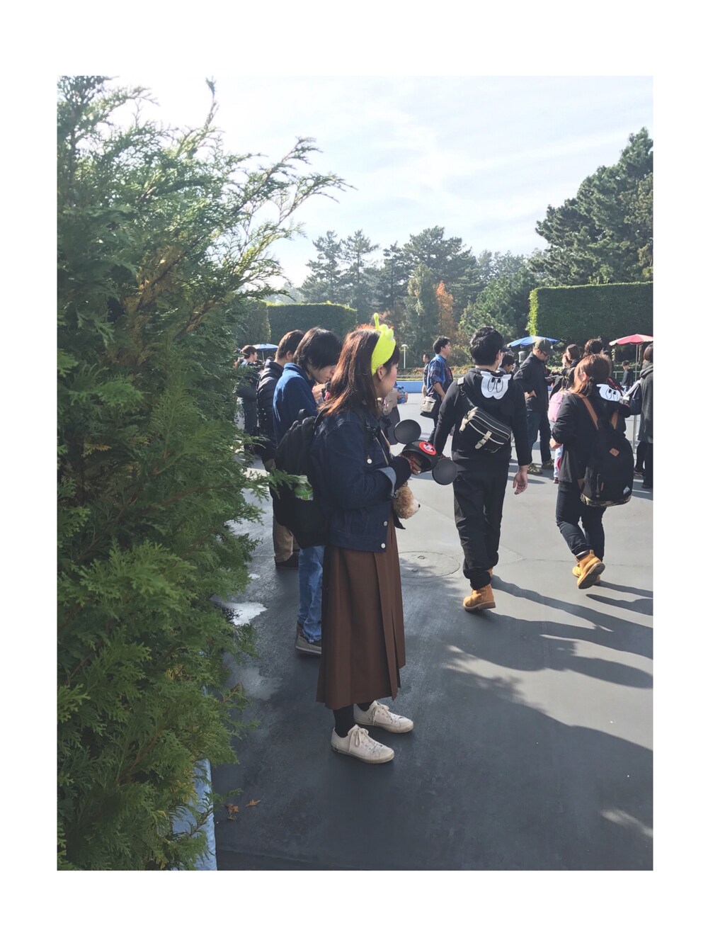 「Gジャン、リュック、黒リュック、ディズニーランド、TDL、ARC'TERYX、YAECA、SHOES LIKE POTTERY」｜「YAECAのアイテム（デニムジャケット、ブルー系）」を使った、kaoru*‥さん（レディース・158cm）の秋コーディネートの1枚目の写真