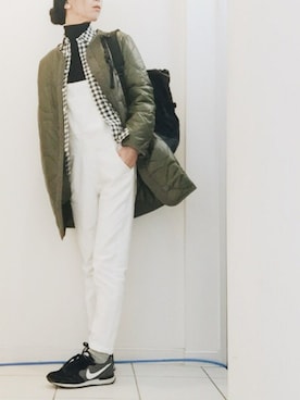 「BAYFLOW（ベイフロー）のアイテム（オールインワン・サロペット）」を使った、motoさん（レディース・166cm）の冬コーディネート