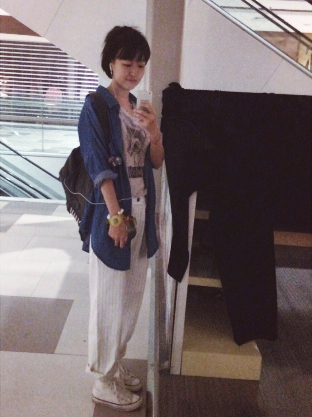 「UNIQLOのアイテム（Tシャツ/カットソー、ベージュ系）」を使った、AmberRUANさん（レディース・161cm）の秋コーディネートの1枚目の写真