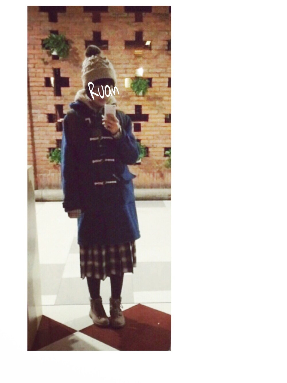 「PAR ICIのアイテム（ダッフルコート、ブルー系）」を使った、AmberRUANさん（レディース・161cm）の冬コーディネートの1枚目の写真