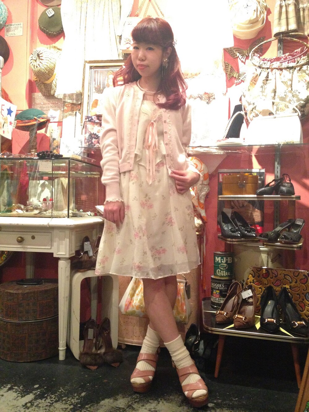 「VINTAGE、 ワンピース、 ビーズ刺繍」｜「VINTAGE ビーズ刺繍カーディガン（ジャケット/アウター、ピンク系）」を使った、G2?さん（レディース・151cm）の春コーディネートの1枚目の写真