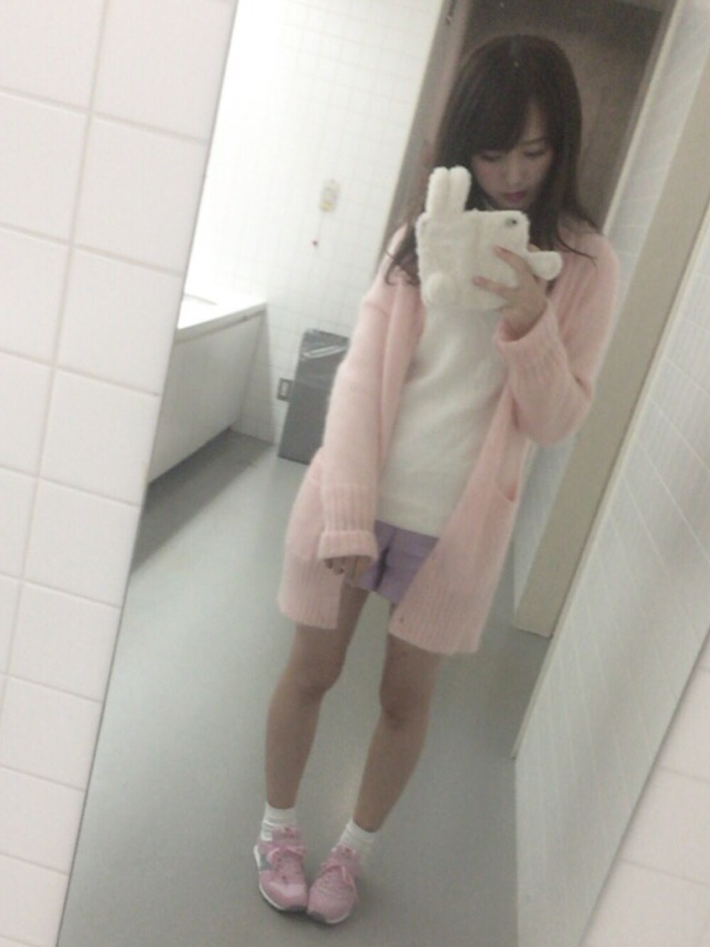「KatieのFLUFFY モヘヤロングカーディガン（カーディガン/ボレロ、ピンク系）」を使った、バイちゃんさん（レディース・171cm）の秋コーディネートの1枚目の写真