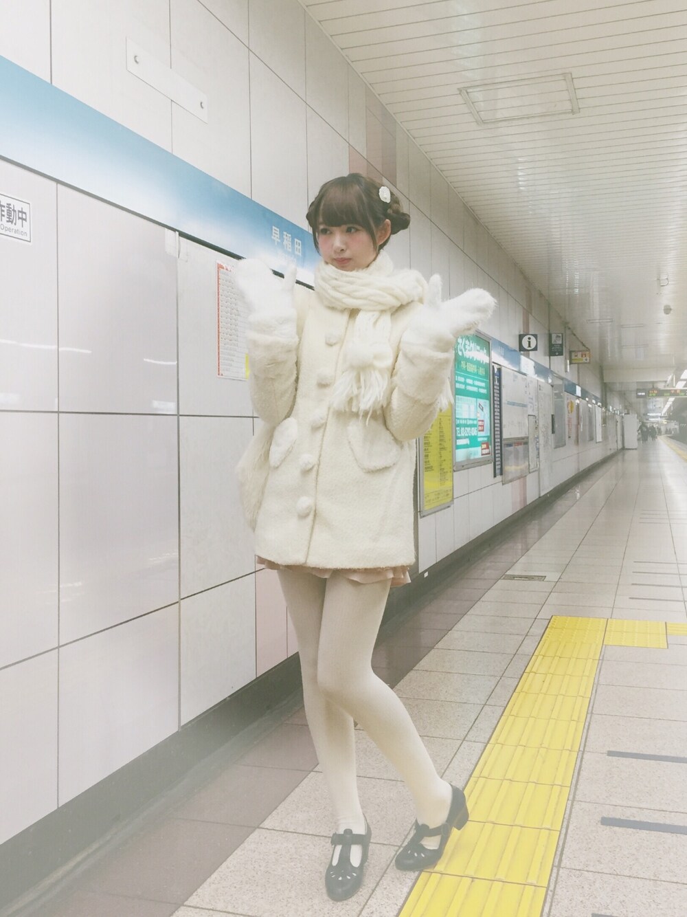 「MILKのアイテム（トートバッグ、ホワイト系）」を使った、バイちゃんさん（レディース・171cm）の冬コーディネートの1枚目の写真