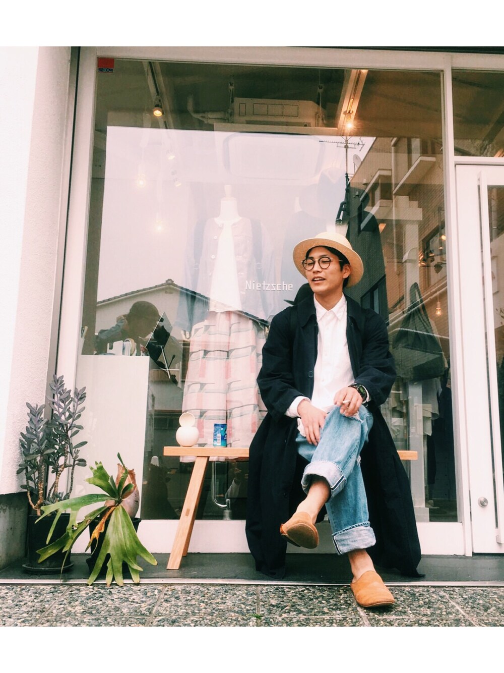 「Paul Smith、リーバイス、Levi's、OLIVER PEOPLES、AUTTAA」｜「YEAH RIGHT!!の2016春夏　ADJUSTABLE STRAW Mt. HAT（ハット、ベージュ系）」を使った、らすとおさむらいさん（メンズ・170cm）の春コーディネートの1枚目の写真