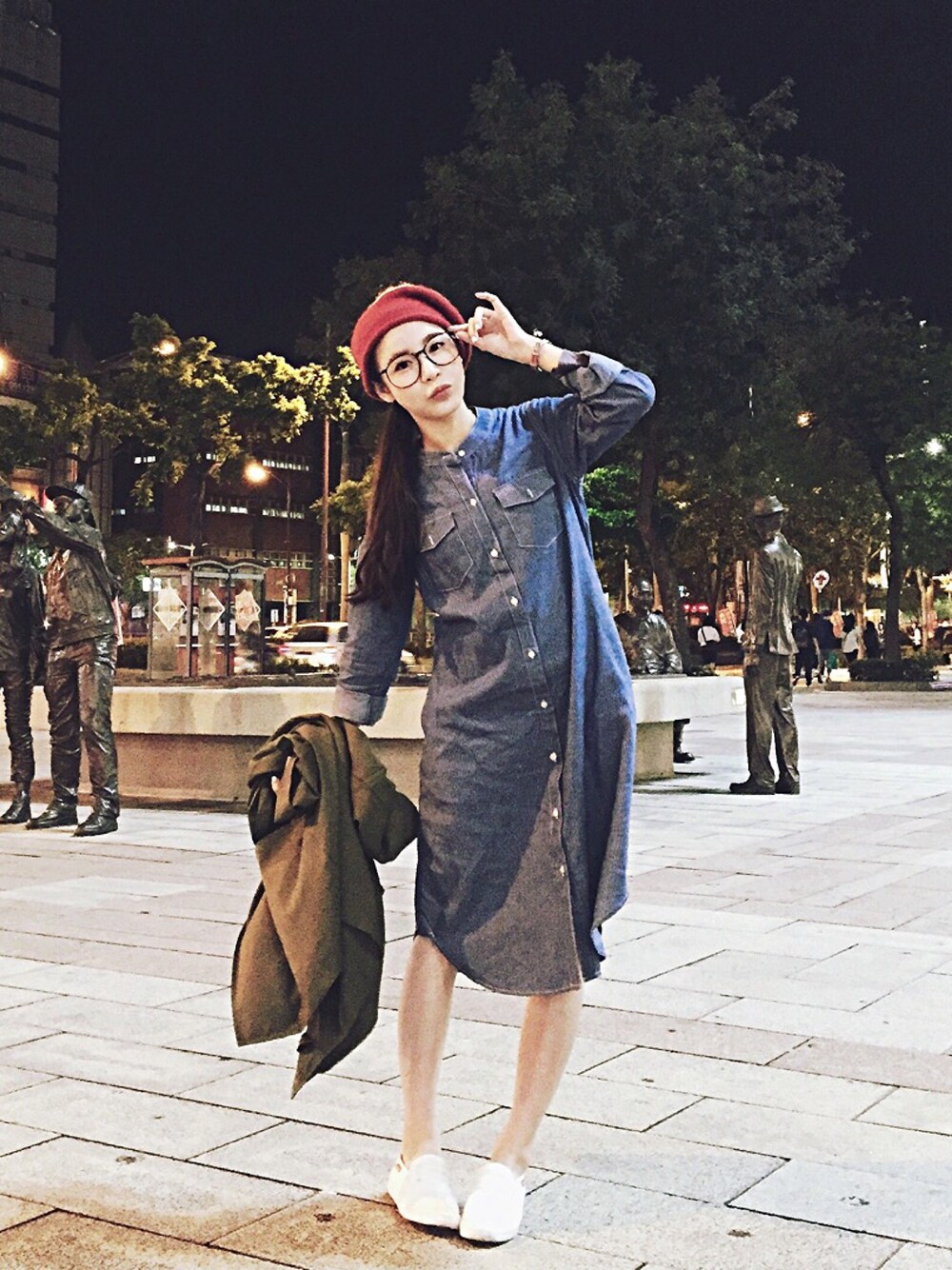 「OB嚴選のアイテム（シャツ/ブラウス、ブルー系）」を使った、程穎安 ABgail.C 小花さん（レディース・159cm）の秋コーディネートの1枚目の写真