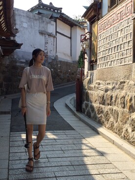 「BIRKENSTOCK（ビルケンシュトック）のアイテム（サンダル、ブラウン系）」を使った、mary oiyiさん（レディース）の冬コーディネート