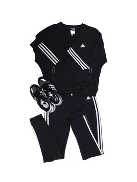 「adidas（アディダス）のオリジナルス ゼットエックス[ZX 700]（スニーカー、ブラック系）」を使った、SONGSHUYAさん（レディース・158cm）の冬コーディネート
