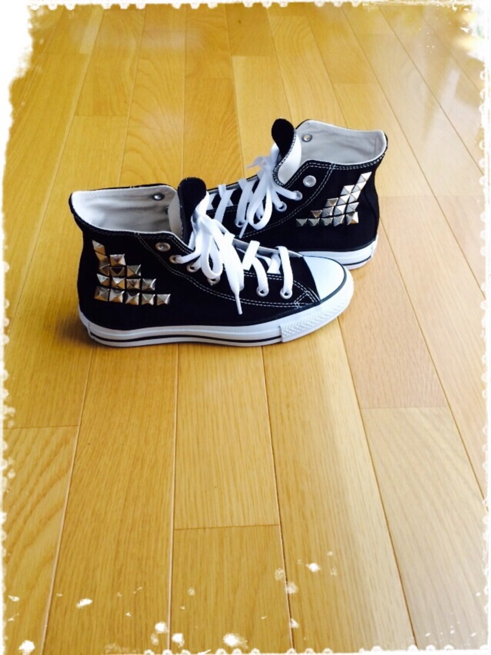 「コンバース、スタッズスニーカー、リメイク、スニーカー」｜「CONVERSEのアイテム（スニーカー、ブラック系）」を使った、chamks_さん（レディース・153cm）の冬コーディネートの1枚目の写真