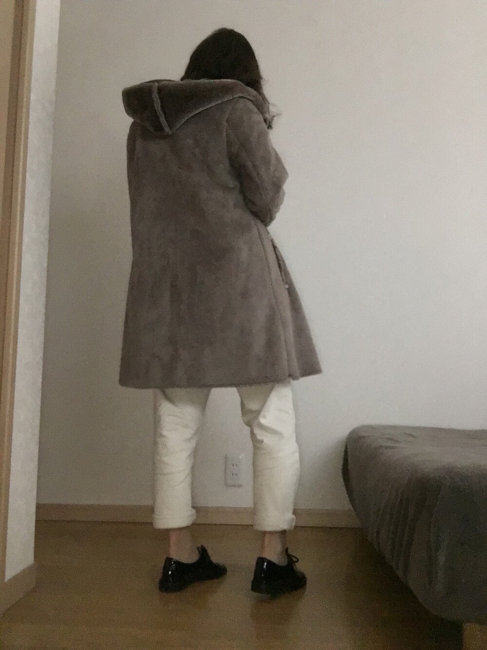 「妊婦、マタニティ、ザラ、しまむら」｜「しまむらのアイテム（ムートンコート、グレー系）」を使った、chamks_さん（レディース・153cm）の冬コーディネートの1枚目の写真