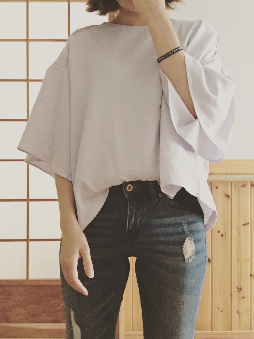 「フリル、フリルトップス、デニム、ダメージデニムパンツ、ママコーデ」｜「KBFのアイテム（Tシャツ/カットソー、ブルー系）」を使った、chamks_さん（レディース・153cm）の夏コーディネートの1枚目の写真