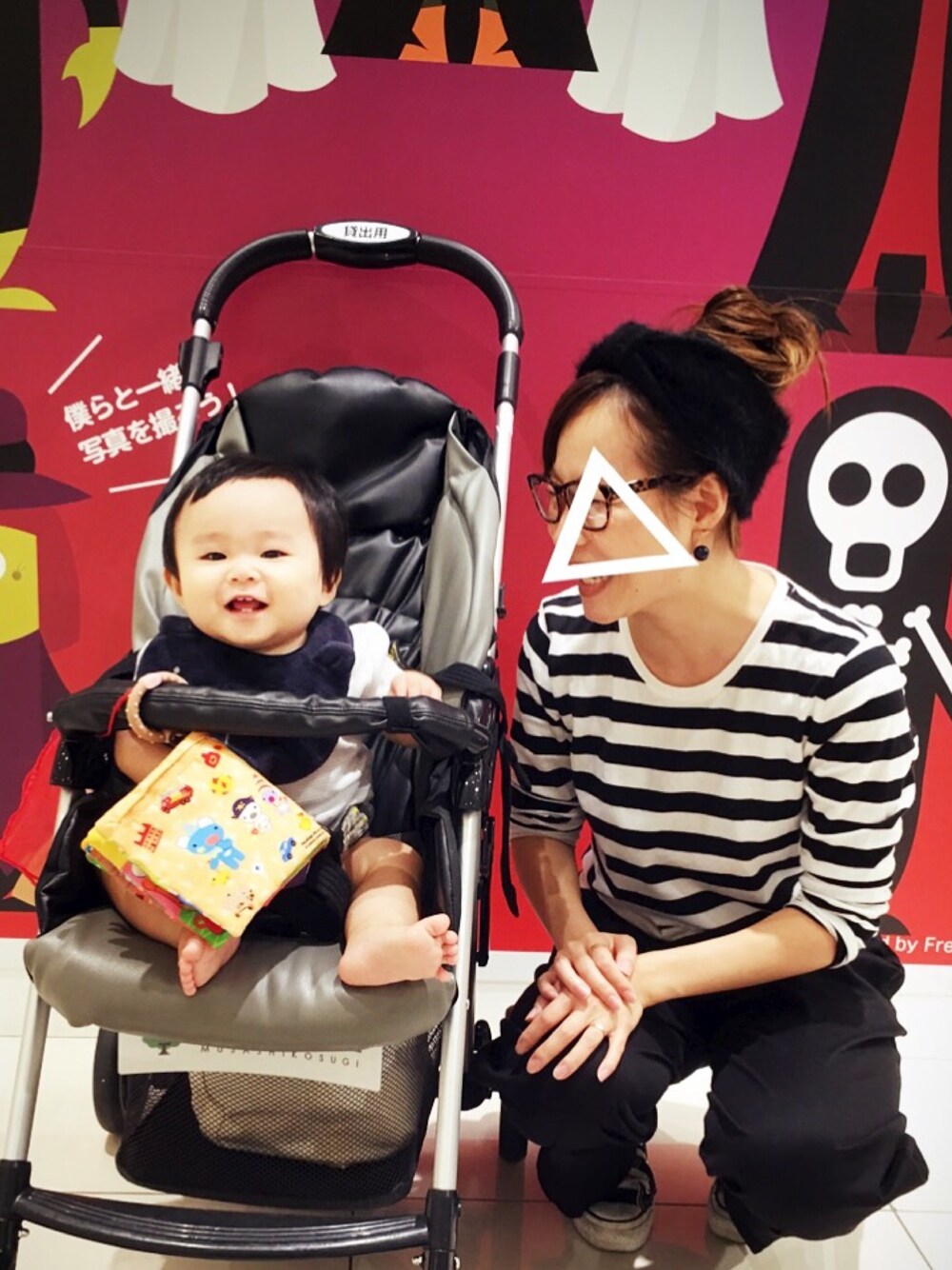 「ハロウィン、シンプルコーデ、モノトーン、ボーダー、ワイドパンツ」｜「babyGAPのアイテム（スタイ/よだれかけ、ブルー系）」を使った、chamks_さん（レディース・153cm）の秋コーディネートの1枚目の写真