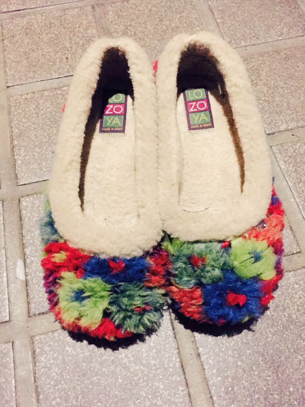 「colorful、カラフル、靴、セサミストリート、もこもこ、あったか、LOZOYA」｜「LOZOYAのアイテム（モカシン/デッキシューズ、その他）」を使った、birukawaさん（レディース・169cm）の冬コーディネートの1枚目の写真