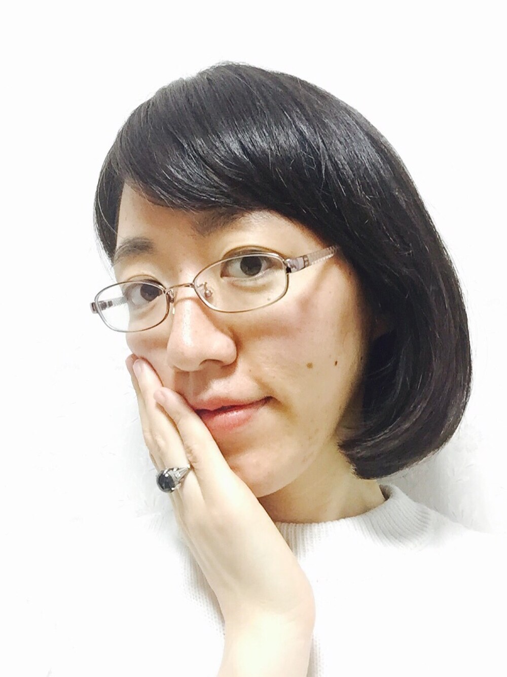 「ホワイト、宝石、リング、おさがり、美容院、さっぱり、おばあちゃん、お母さん、happy」｜「JILL by JILL STUARTのアイテム（メガネ、ピンク系）」を使った、birukawaさん（レディース・169cm）の冬コーディネートの1枚目の写真