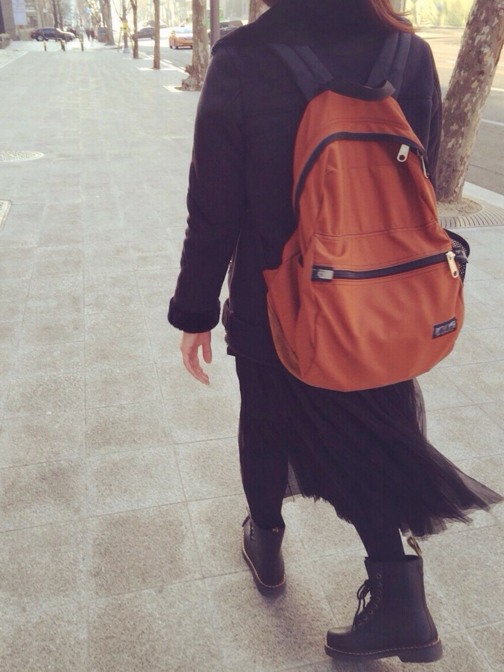「BORNY、NINE、Dr.Martens、旅行、韓国、静電気、黒×オレンジ、チュールスカート、リュック、レインブーツ」｜「BORNYの【アウターフェア対象商品】ネオムートンライダース（ジャケット/アウター、ブラック系）」を使った、maNeさん（レディース・160cm）の冬コーディネートの1枚目の写真