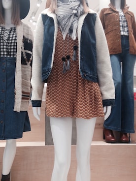 「EXPRESS（エクスプレス）のアイテム（ジャケット/アウター）」を使った、Christina Avaglianoさん（レディース・175cm）の秋コーディネート