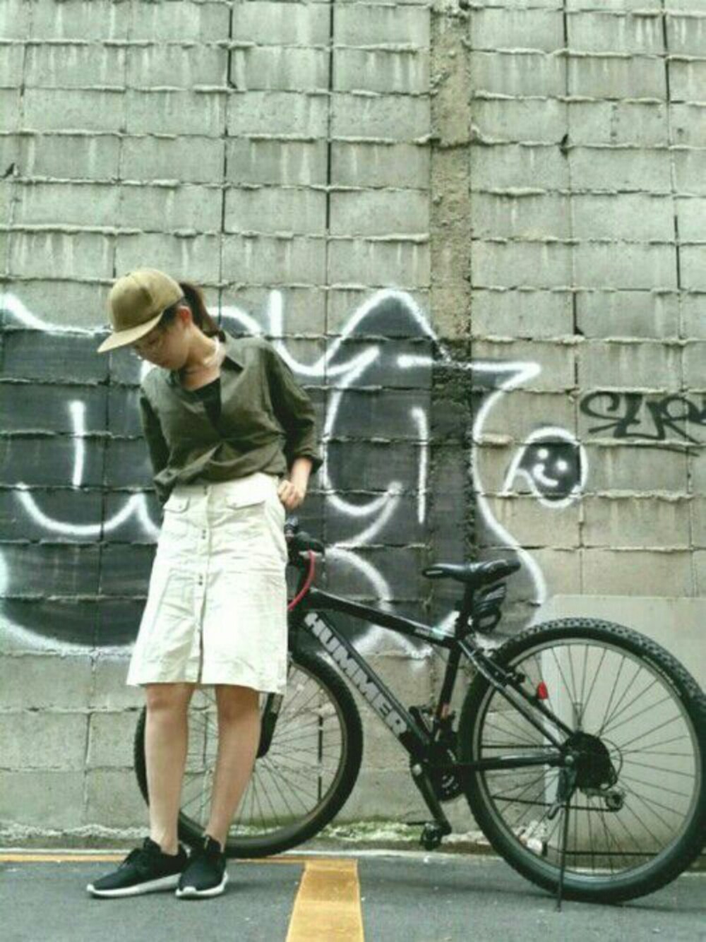 「自転車スタイル、CAP、ドラフトDRW、ドラフトSDS」｜「adidas Originalsのtubular（スニーカー、ブラック系）」を使った、ぴこさん（レディース・166cm）の夏コーディネートの1枚目の写真