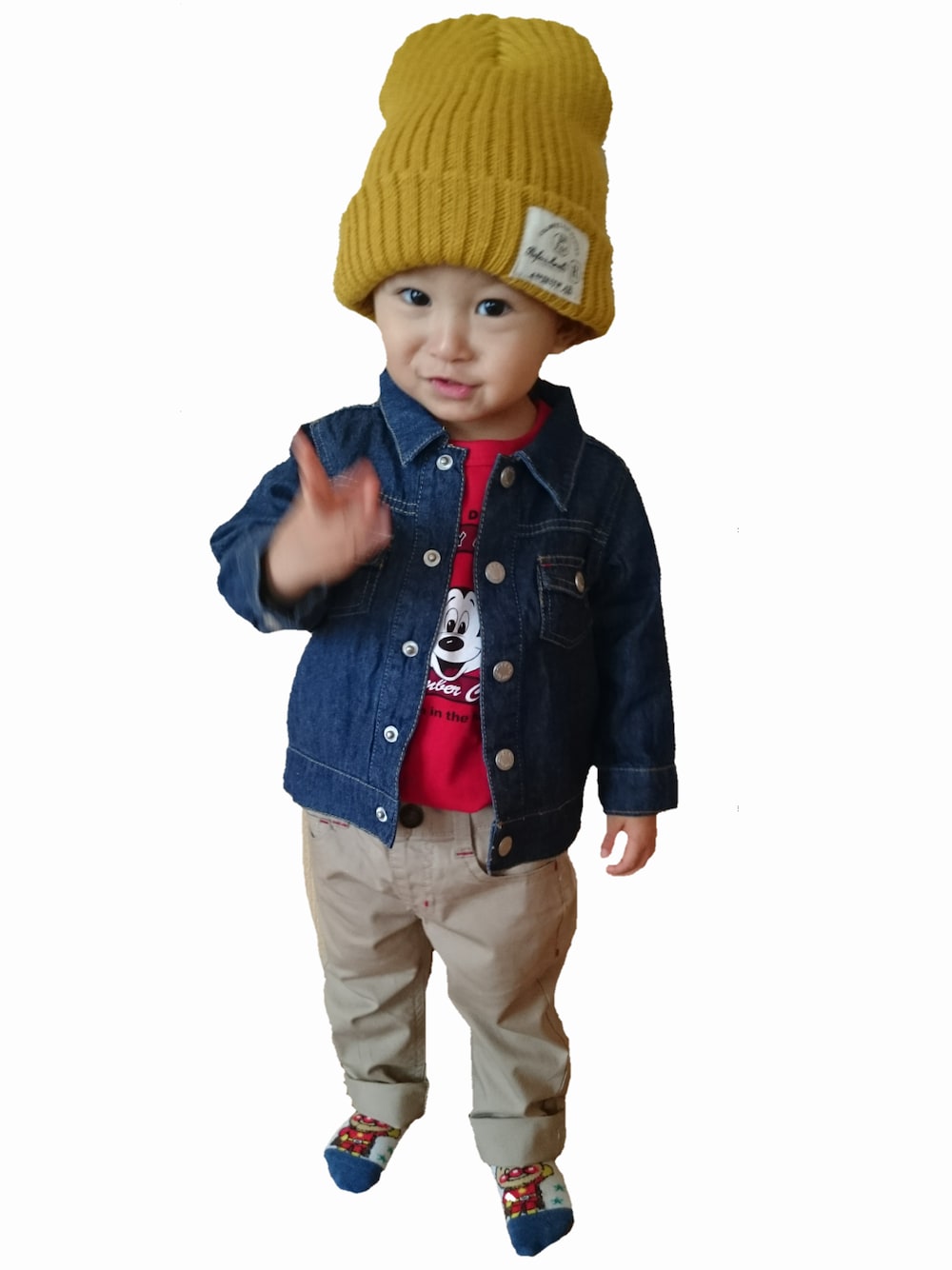 「ユニクロキッズ、ニット帽、ミッキー、デニムジャケット、ベージュパンツ」｜「UNIQLOのアイテム（Tシャツ/カットソー、レッド系）」を使った、ａｙｕｍｉさん（レディース・157cm）の秋コーディネートの1枚目の写真