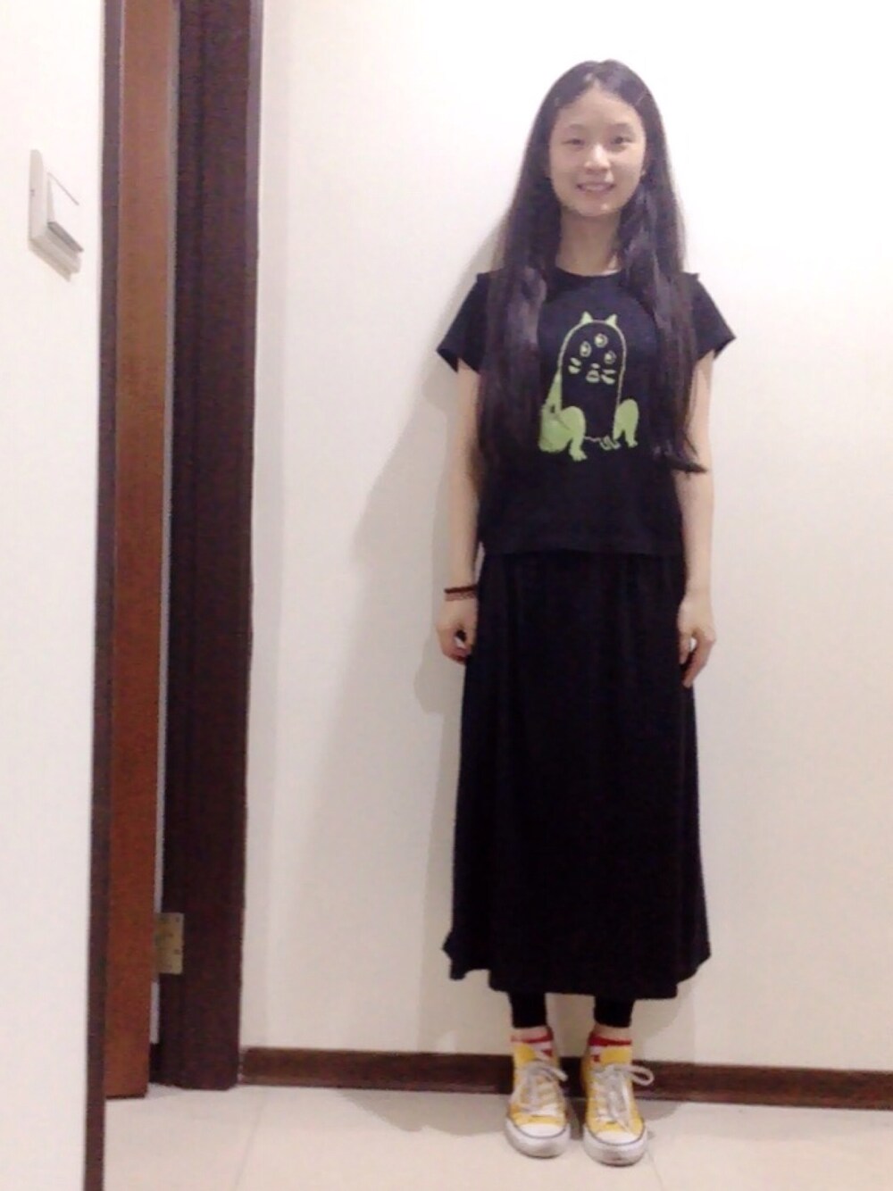「飛飛飛のアイテム（Tシャツ/カットソー、ブラック系）」を使った、一個晴さん（レディース・158cm）の秋コーディネートの1枚目の写真