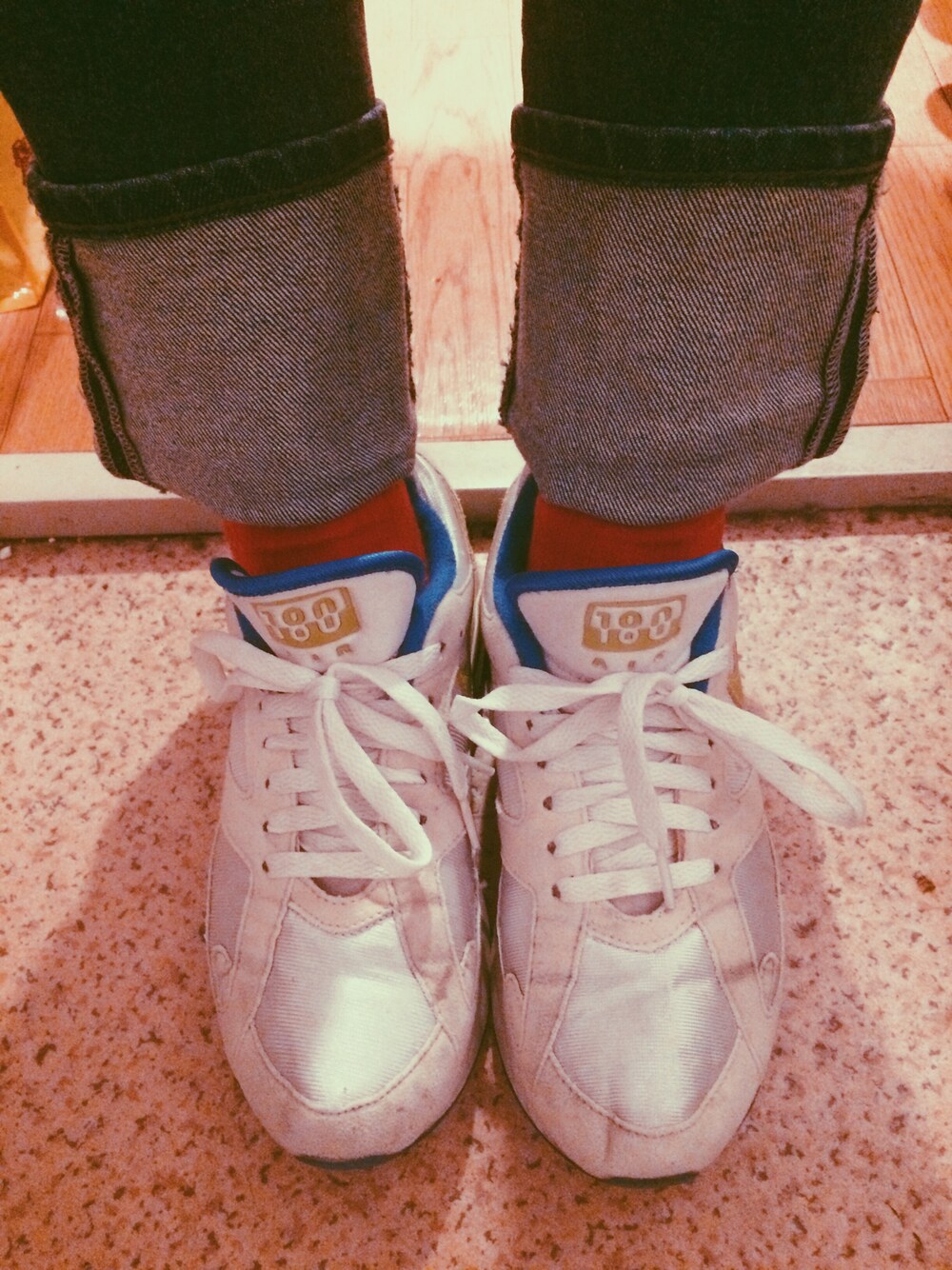 「used、スニーカー、airmax」｜「NIKEのアイテム（スニーカー、ホワイト系）」を使った、edaさん（レディース・163cm）の秋コーディネートの1枚目の写真